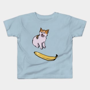 Angry cat no banana meme calico kitty hate yellow fruit Kids T-Shirt